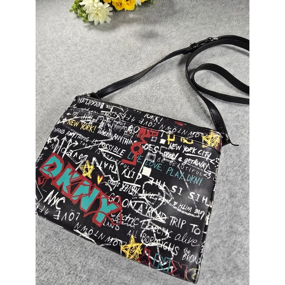 DKNY Bryant Park Black Graffiti Print Crossbody Bag Purse Streetwear 2021 - Picture 2 of 12